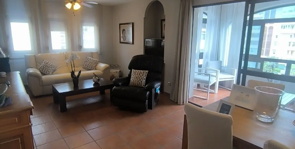 Sale of middle floor apartment in Fuengirola 35