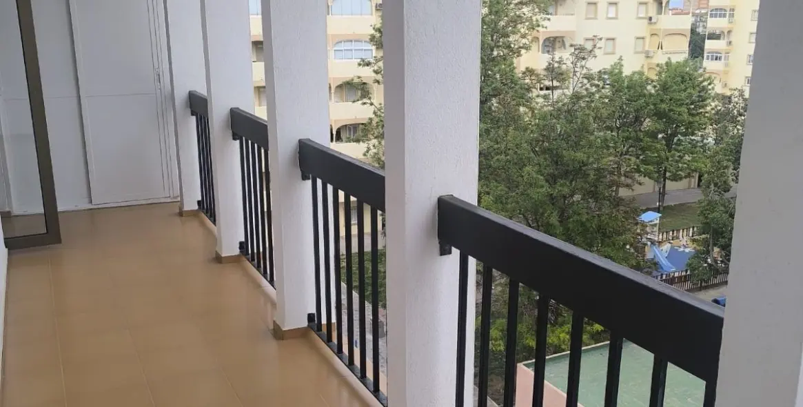 Sale of middle floor apartment in Fuengirola 37