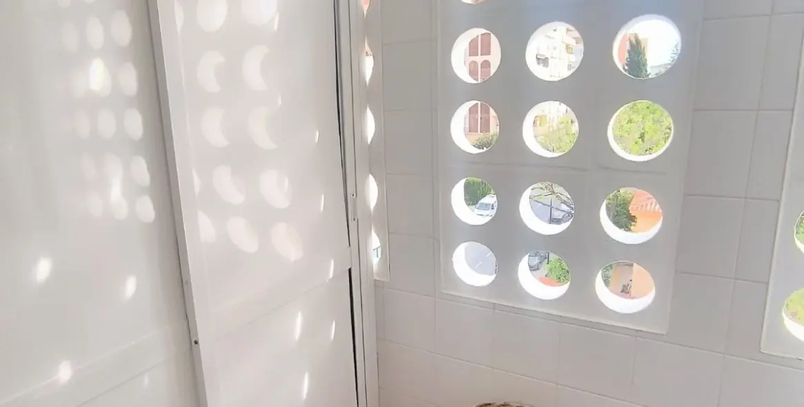 Sale of middle floor apartment in Fuengirola 46