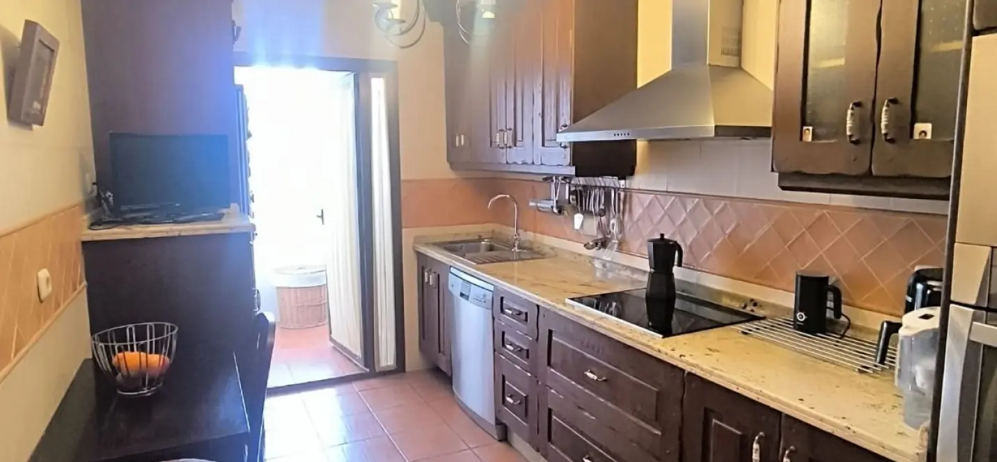 Venta de apartamento en planta media en Fuengirola 2
