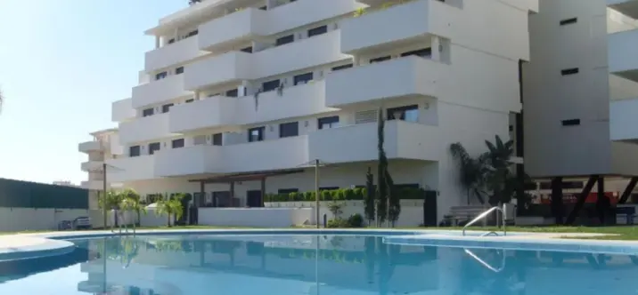 Venta de apartamento en planta baja en Estepona 0