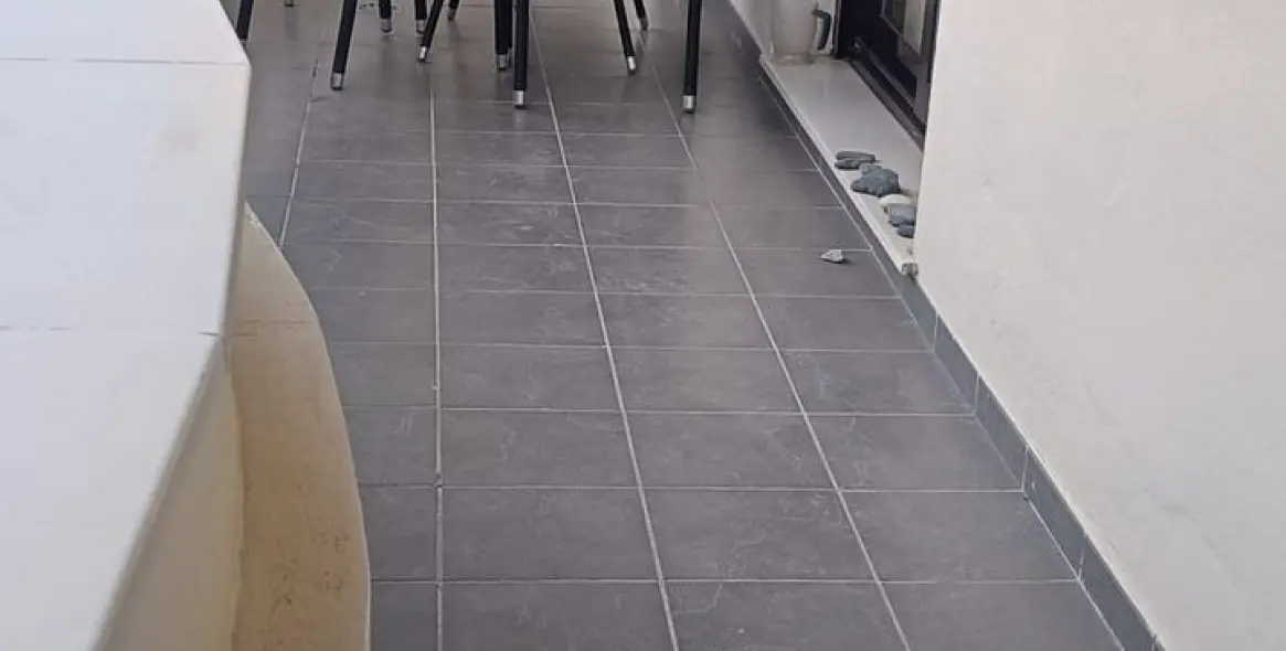 Venta de apartamento en planta baja en Estepona 2