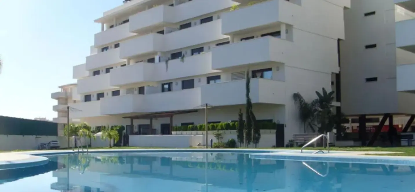 Venta de apartamento en planta baja en Estepona 0