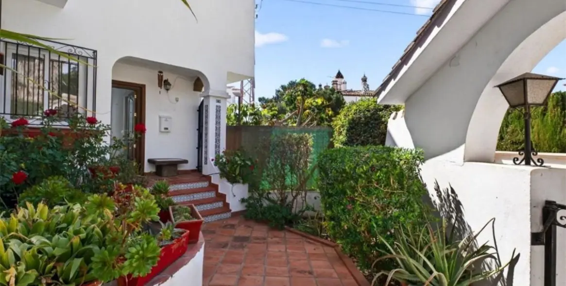 Sale of townhouse in Calahonda 21