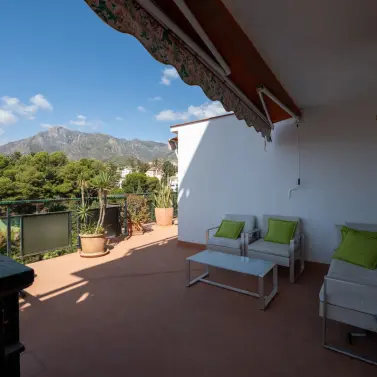 Продажа апартаментов на среднем этаже в Marbella