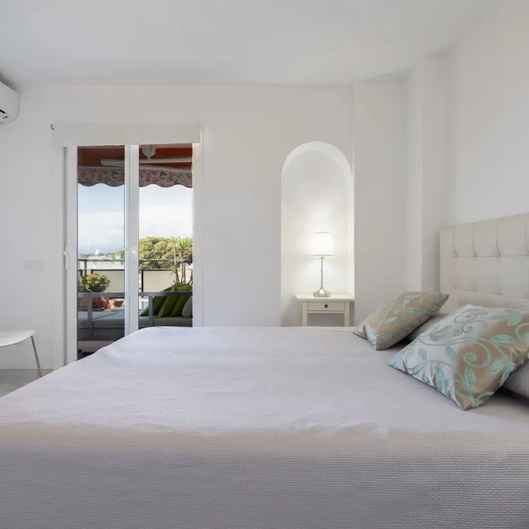 Продажа апартаментов на среднем этаже в Marbella