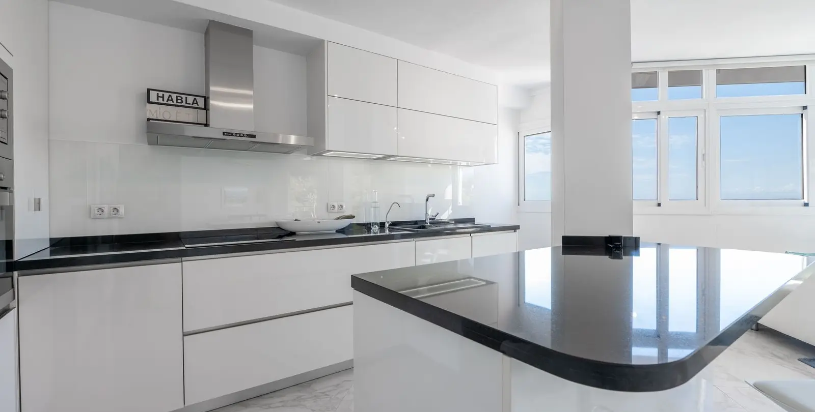 Продажа апартаментов на среднем этаже в Marbella 3