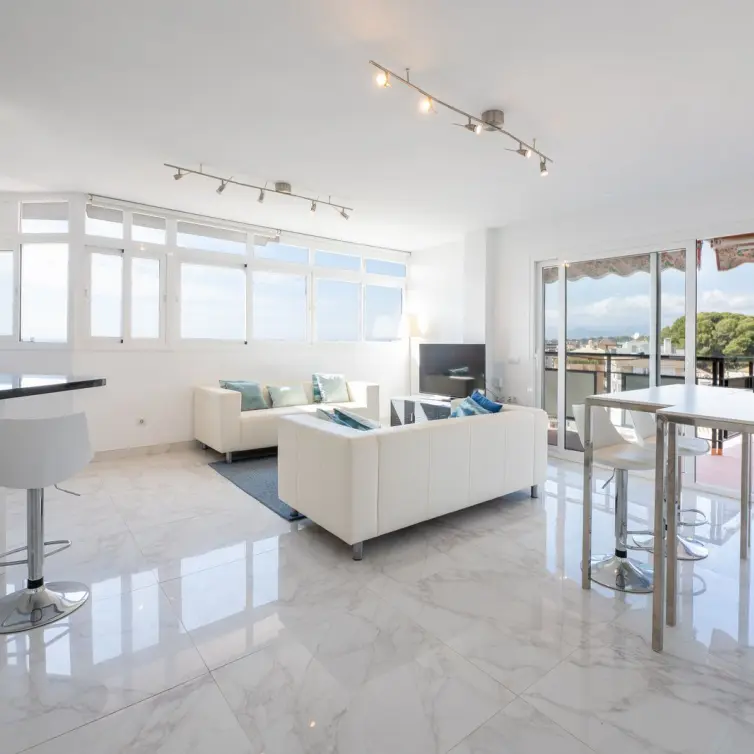 Продажа апартаментов на среднем этаже в Marbella