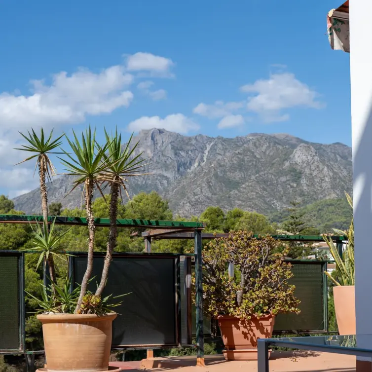 Продажа апартаментов на среднем этаже в Marbella