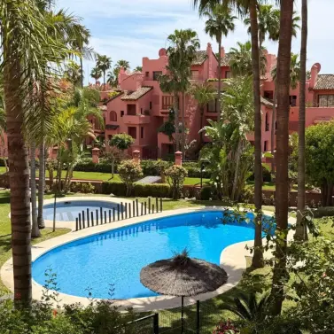 Venta de apartamento en planta media en Estepona