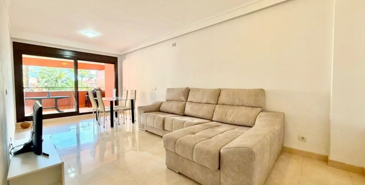 Sale of middle floor apartment in Estepona 2