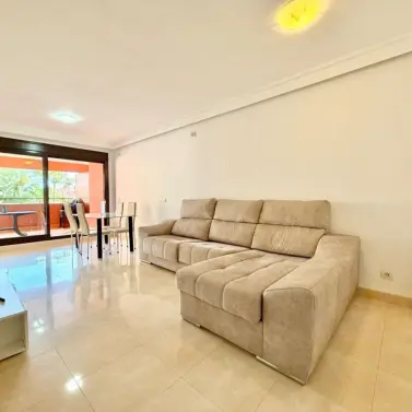 Venta de apartamento en planta media en Estepona