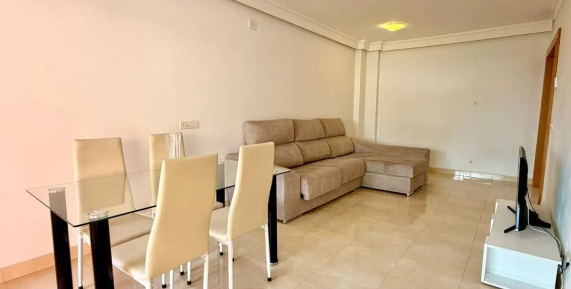 Sale of middle floor apartment in Estepona 3