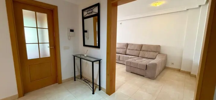Venta de apartamento en planta media en Estepona 3