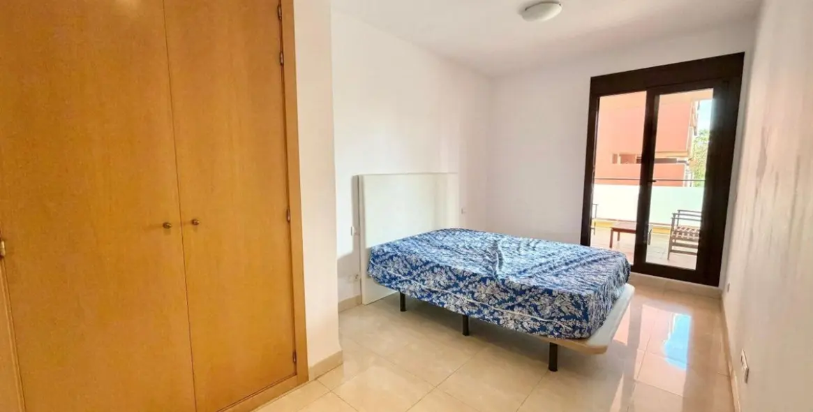 Sale of middle floor apartment in Estepona 5