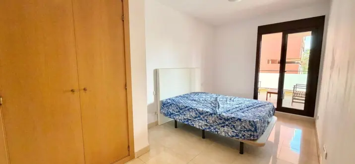 Venta de apartamento en planta media en Estepona 4