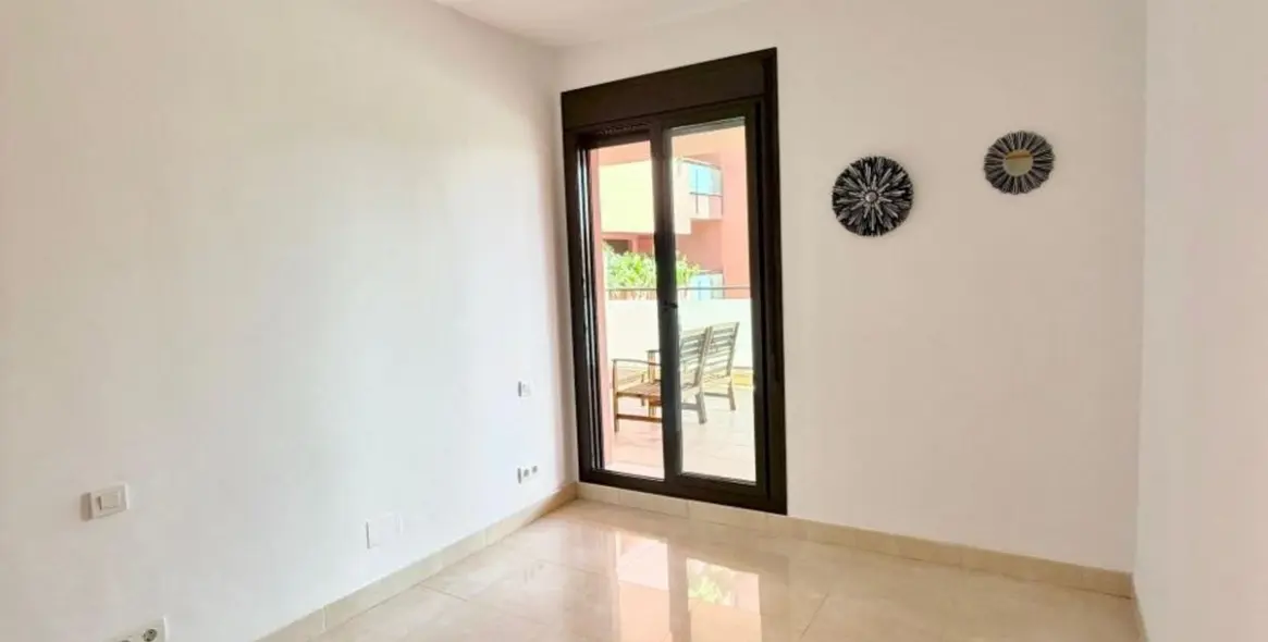 Sale of middle floor apartment in Estepona 9