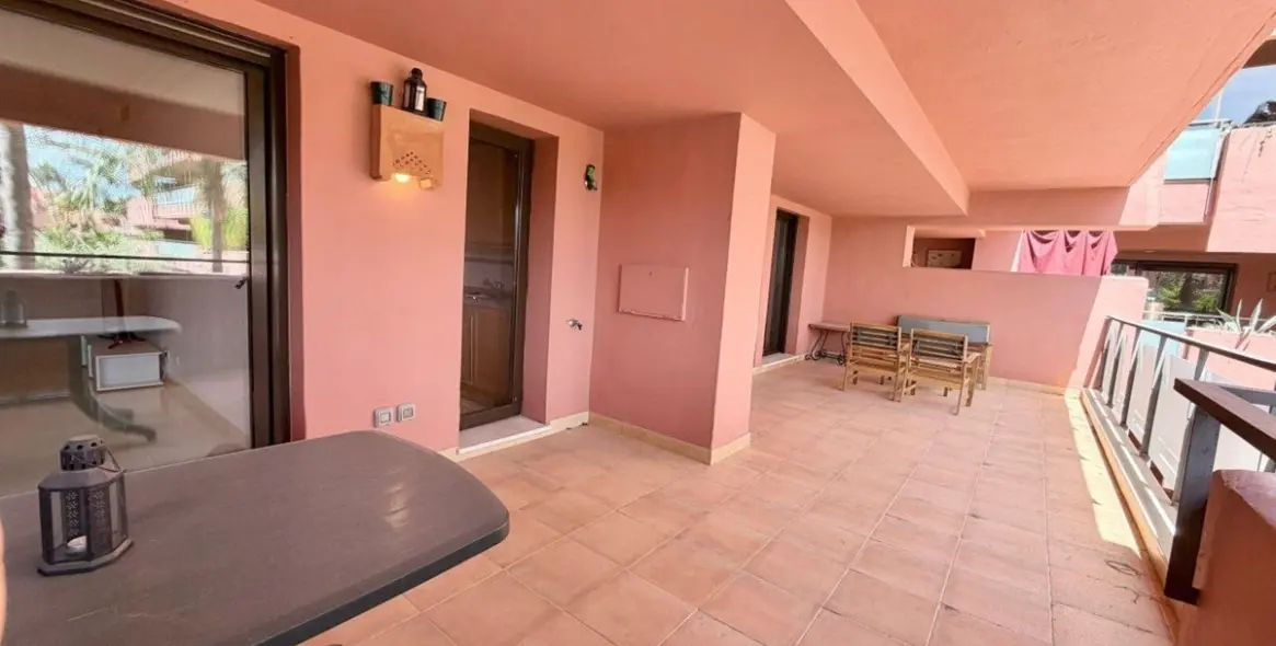 Sale of middle floor apartment in Estepona 12