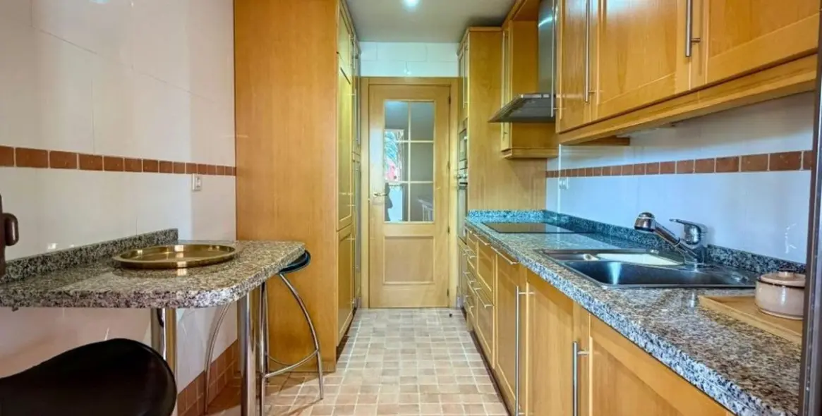 Sale of middle floor apartment in Estepona 14