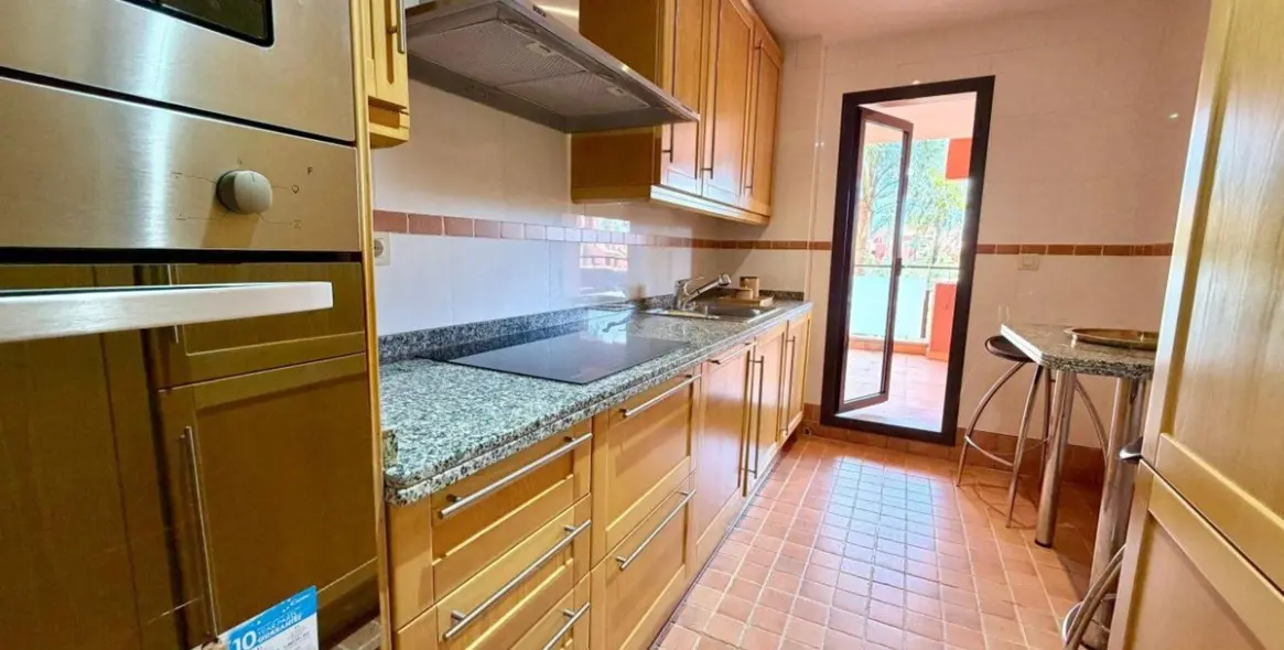 Sale of middle floor apartment in Estepona 15