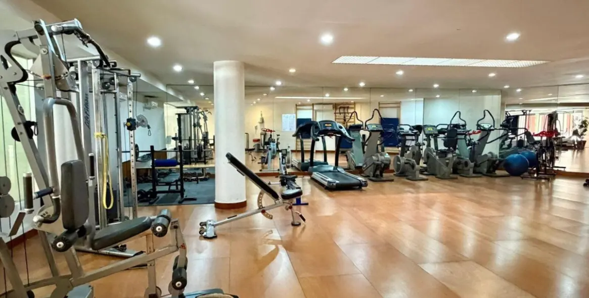 Sale of middle floor apartment in Estepona 20
