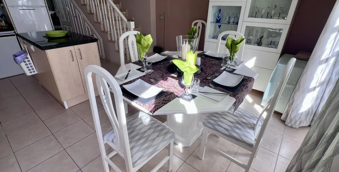 Продажа таунхауса в New Golden Mile 7