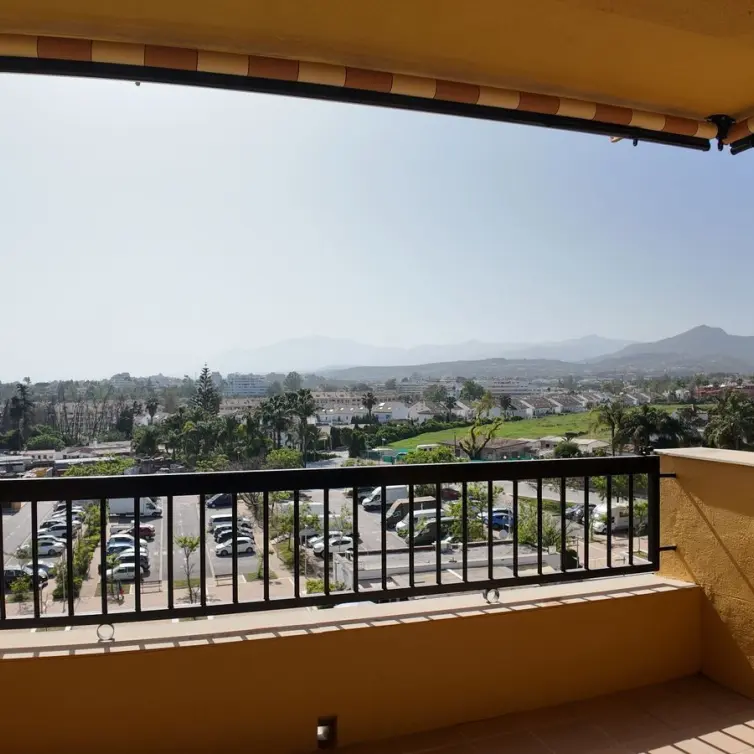 Venta de apartamento en planta media en San Pedro de Alcántara