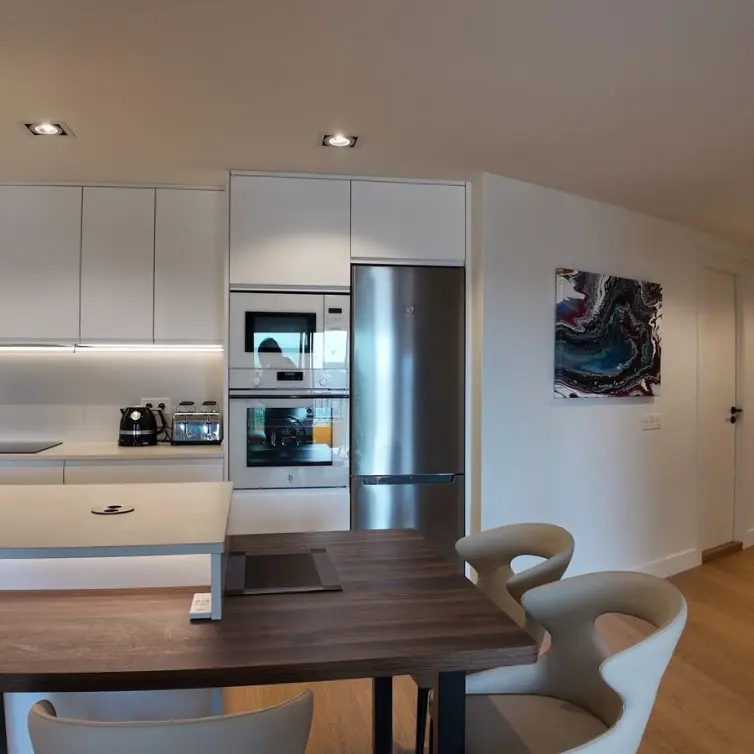 Venta de apartamento en planta media en San Pedro de Alcántara