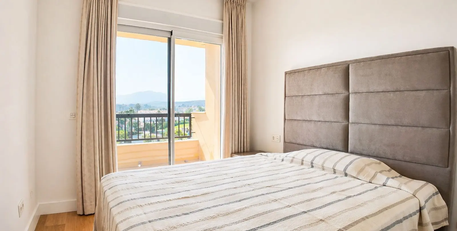 Sale of middle floor apartment in San Pedro de Alcántara 37