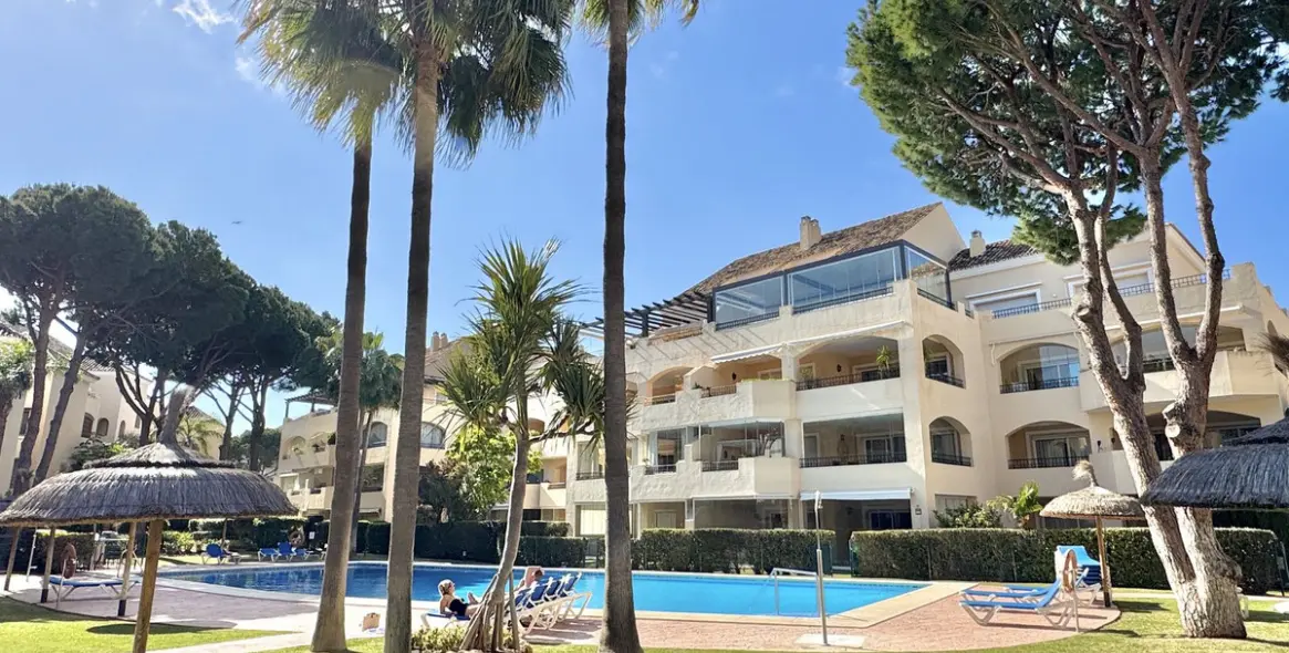 Venta de apartamento en planta baja en Elviria 1