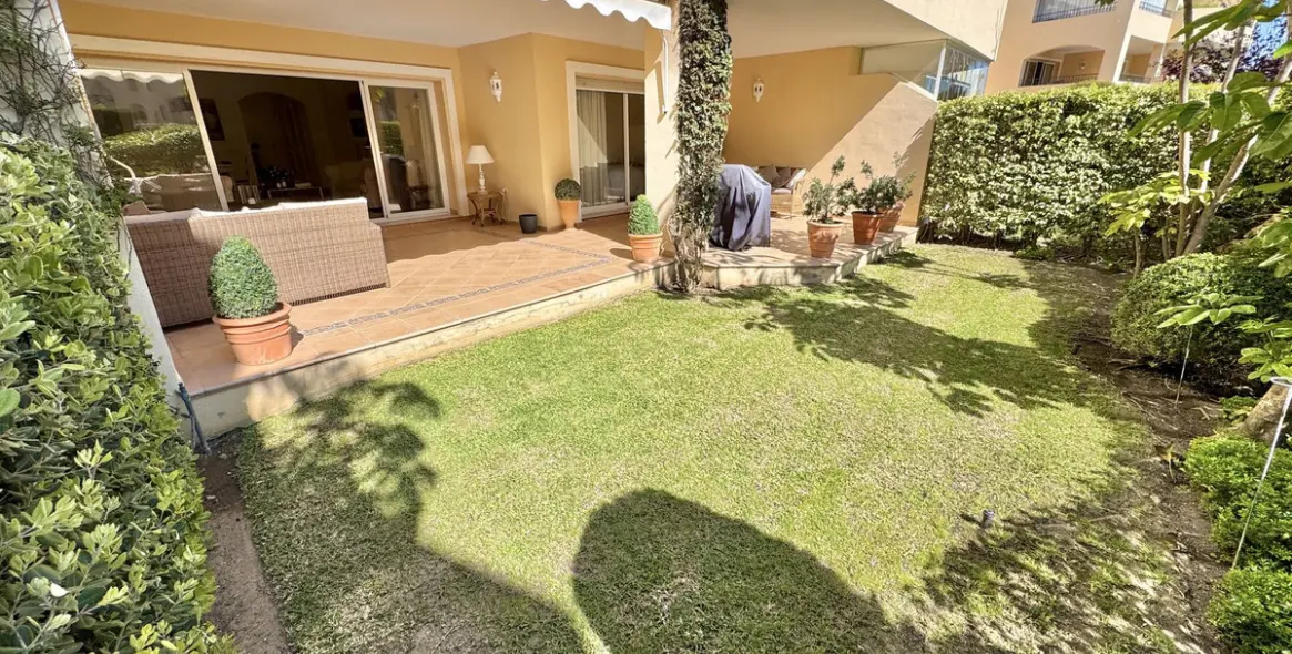 Venta de apartamento en planta baja en Elviria 2
