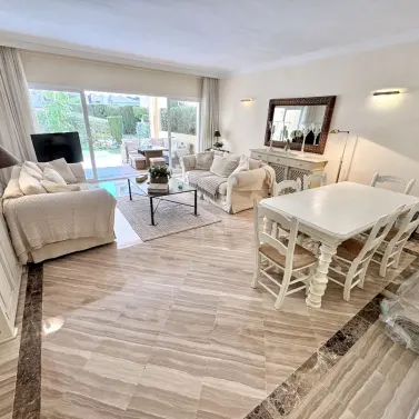 Продажа апартаментов на первом этаже в Elviria