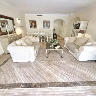 Продажа апартаментов на первом этаже в Elviria