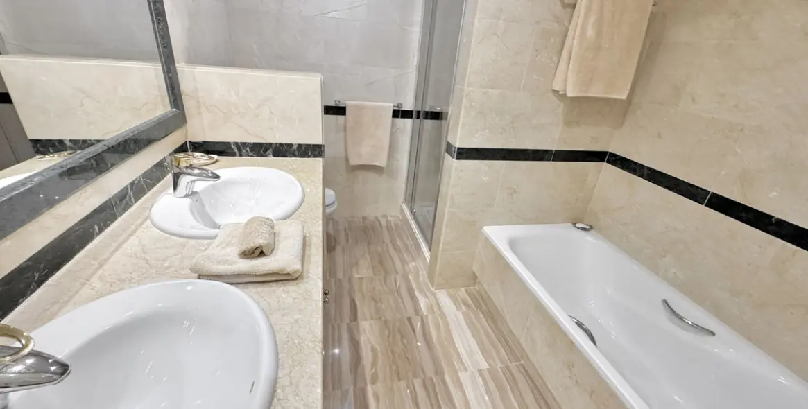 Venta de apartamento en planta baja en Elviria 13