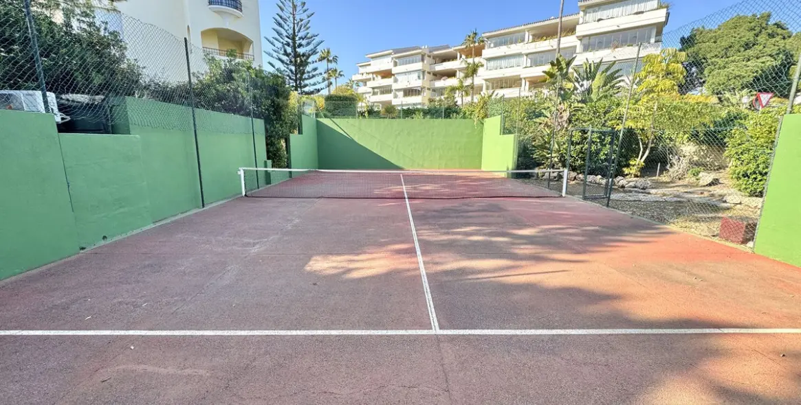 Venta de apartamento en planta baja en Elviria 25