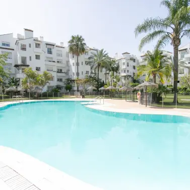 Venta de apartamento en planta media en Costalita