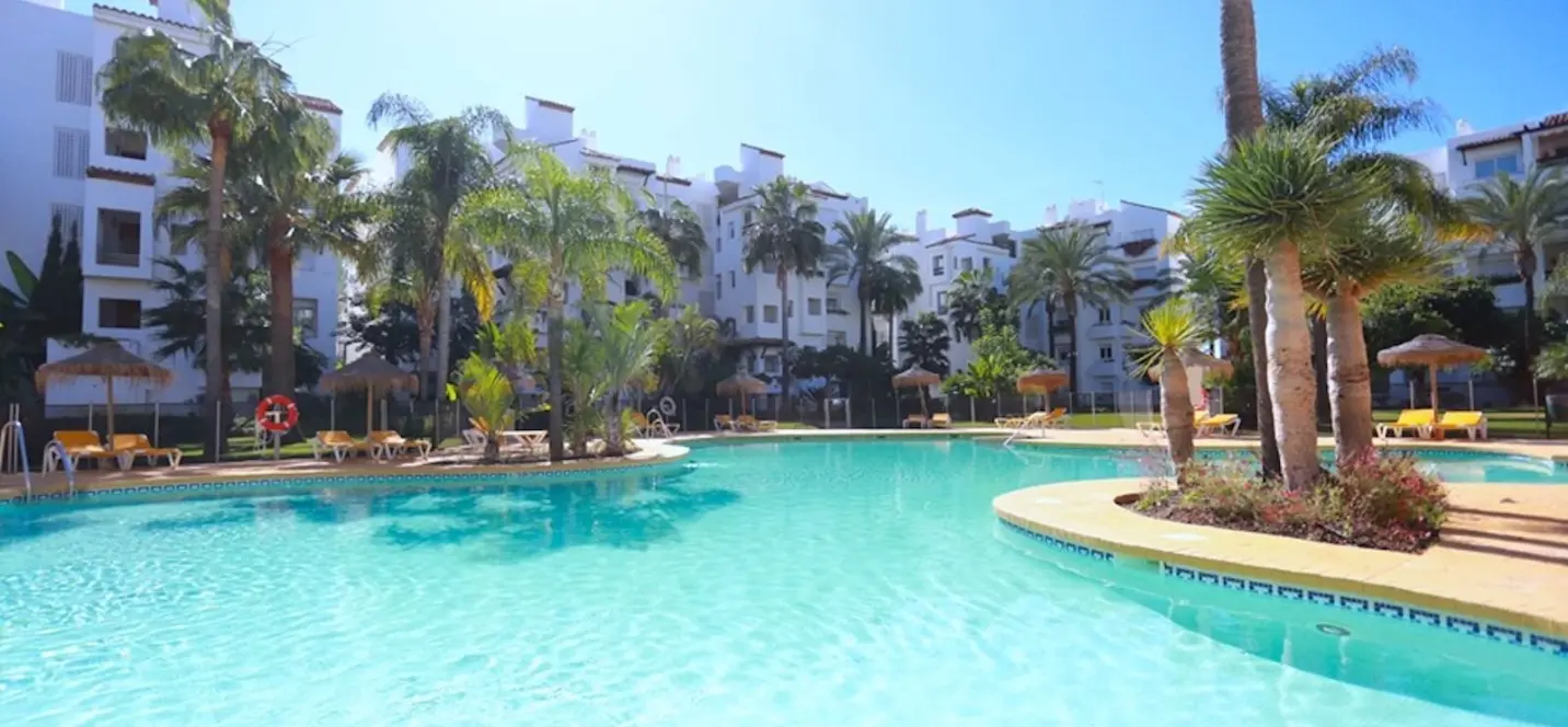 Sale of middle floor apartment in Costalita 0