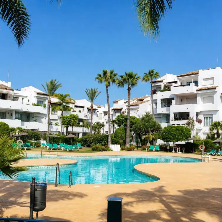 Sale of middle floor apartment in Costalita