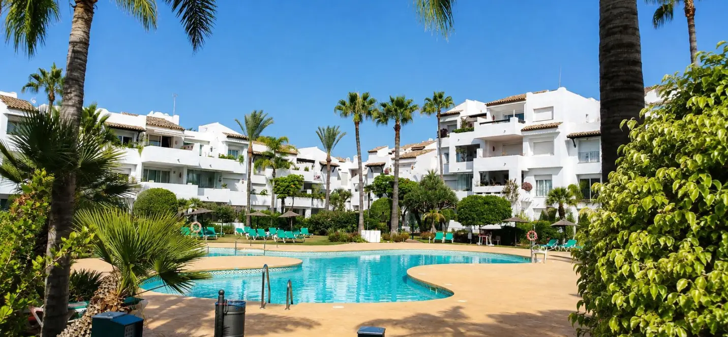 Sale of middle floor apartment in Costalita 1