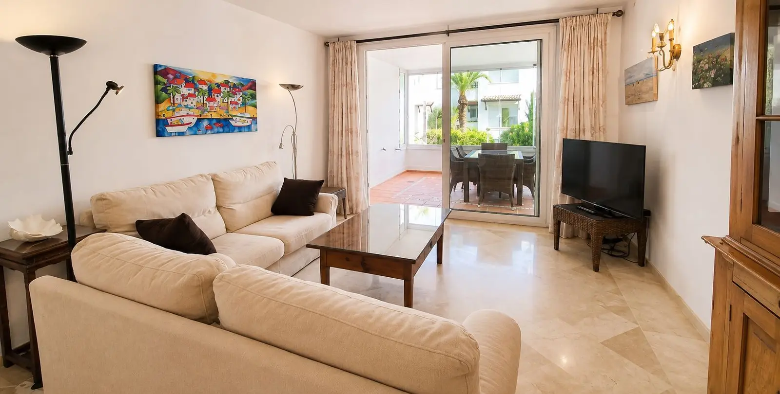 Sale of middle floor apartment in Costalita 5