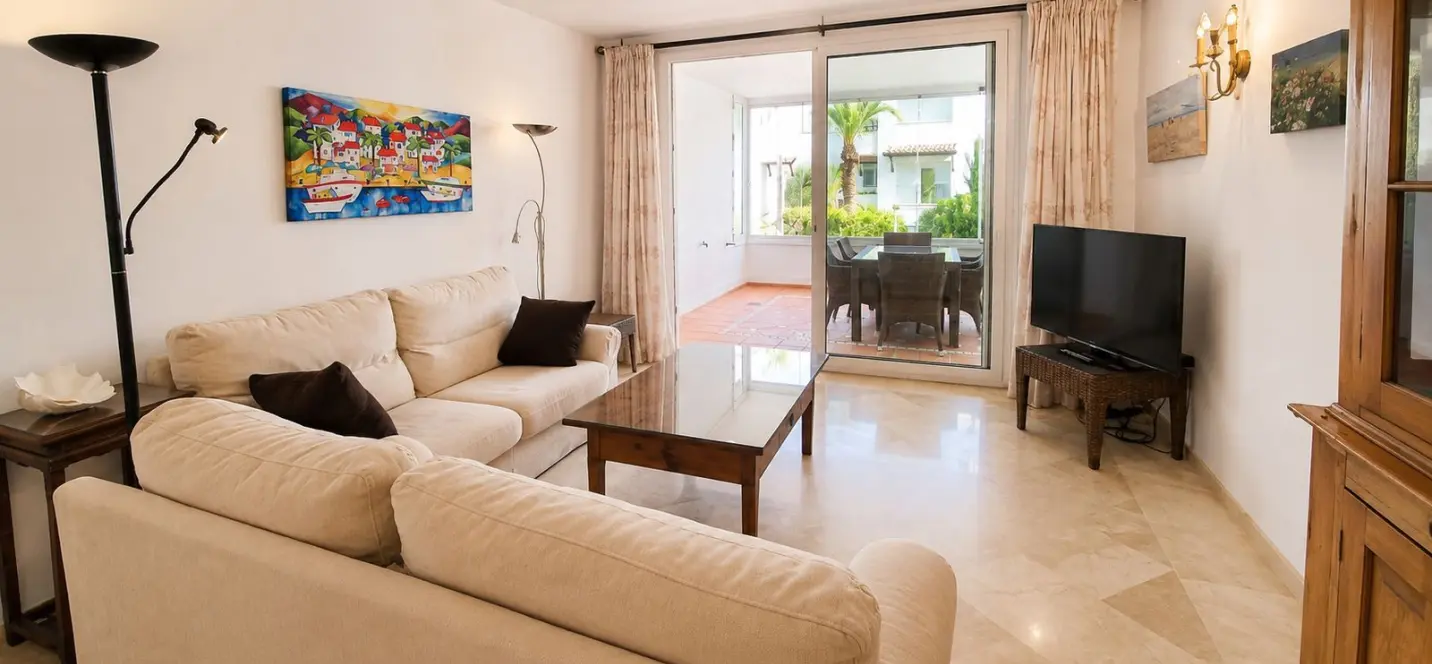 Sale of middle floor apartment in Costalita 4