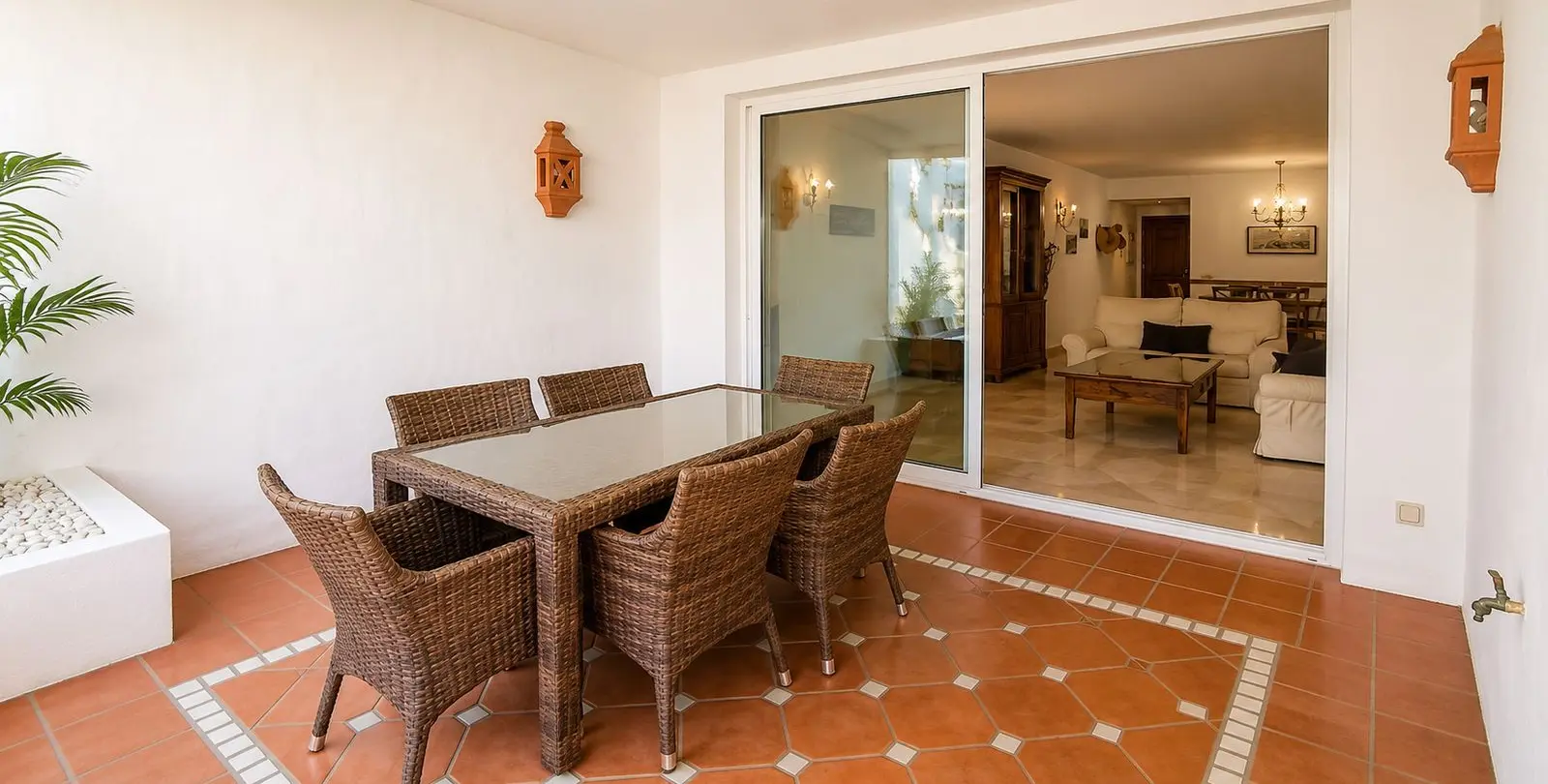 Sale of middle floor apartment in Costalita 7