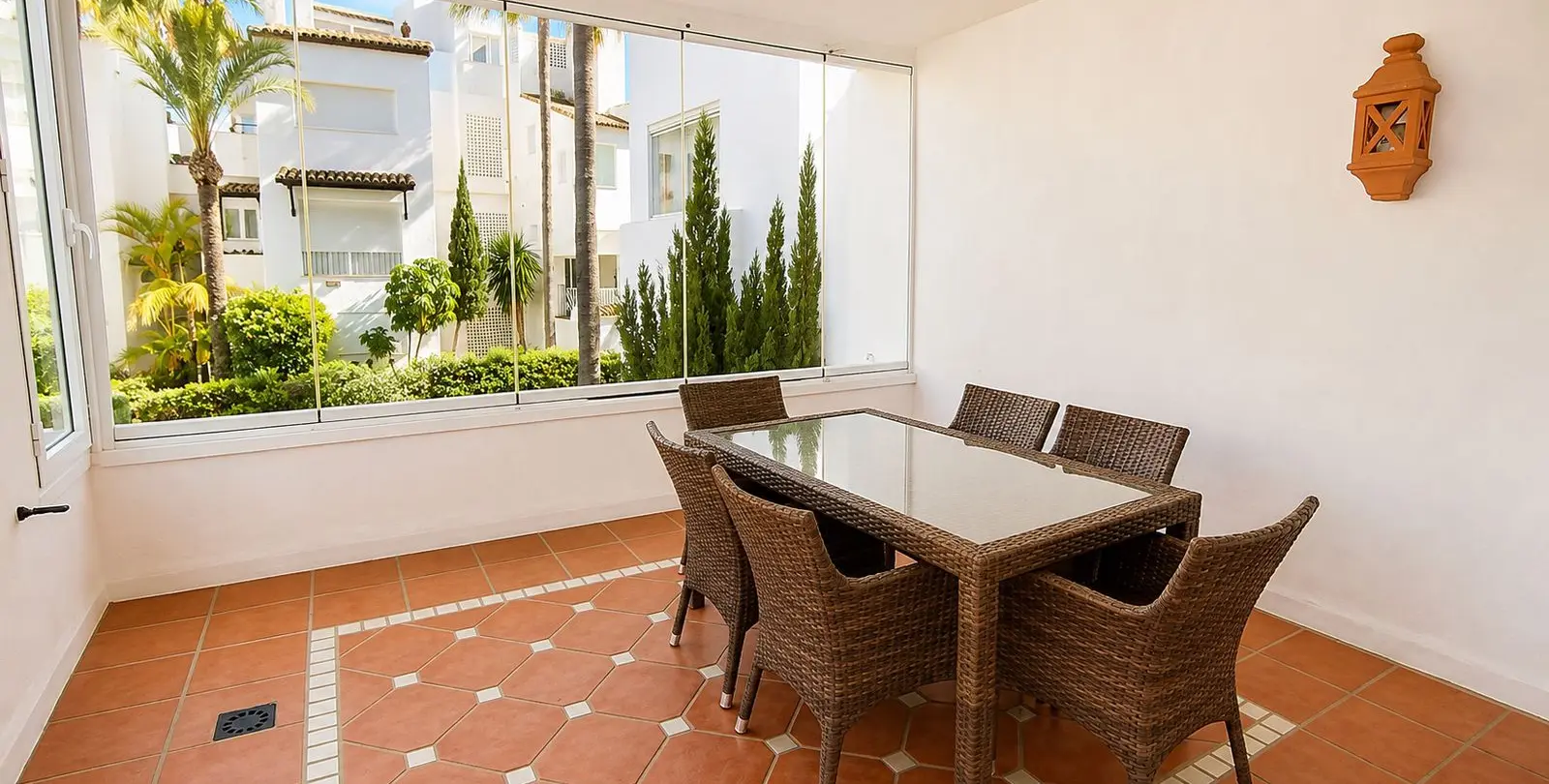 Sale of middle floor apartment in Costalita 8