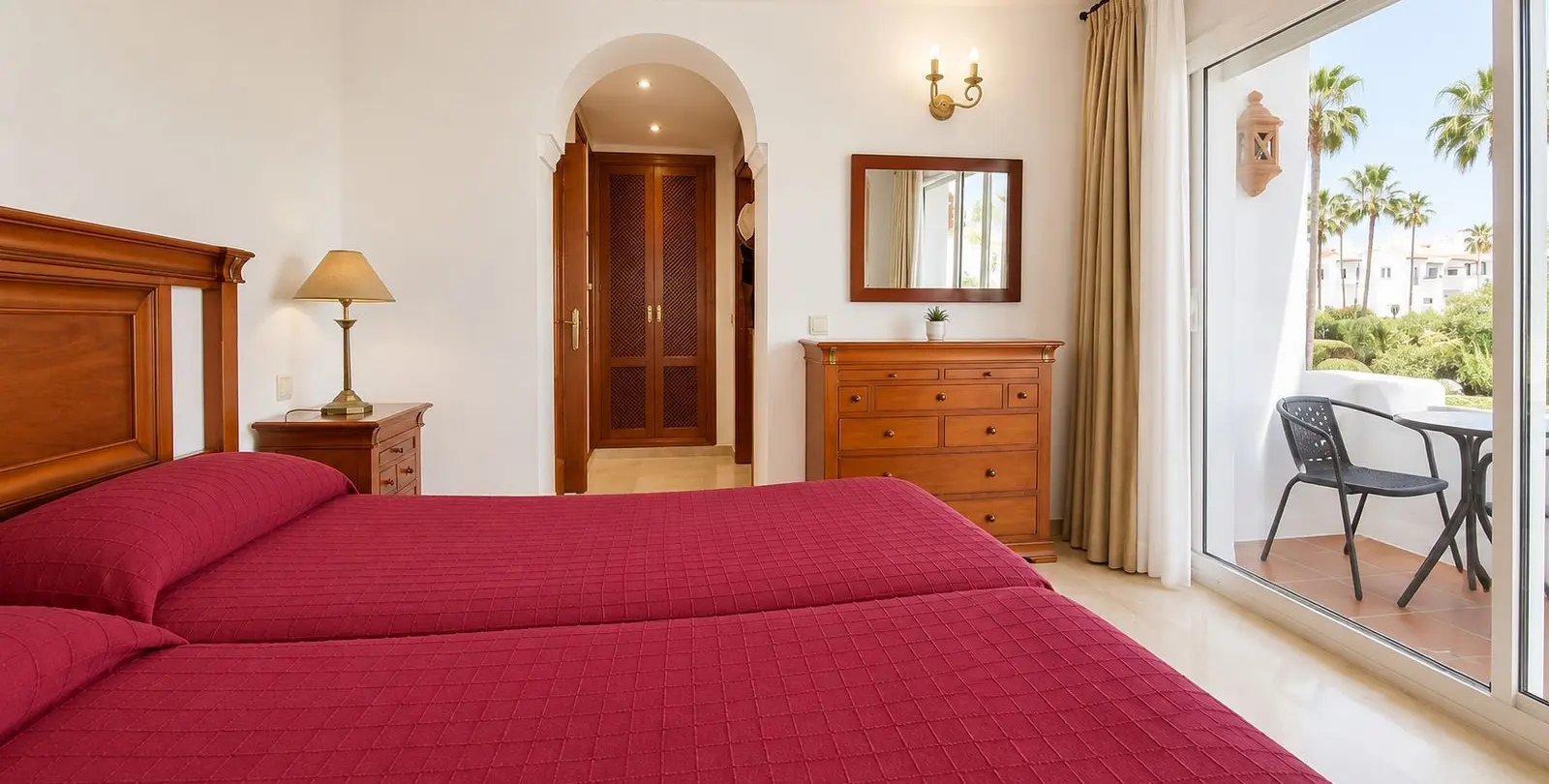 Sale of middle floor apartment in Costalita 10