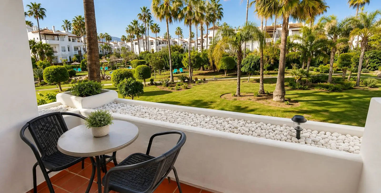 Sale of middle floor apartment in Costalita 11