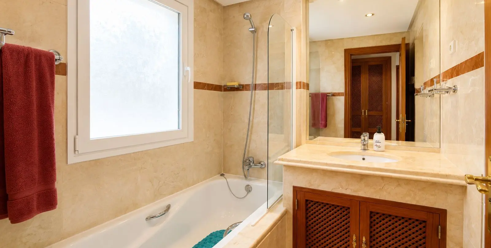 Sale of middle floor apartment in Costalita 13