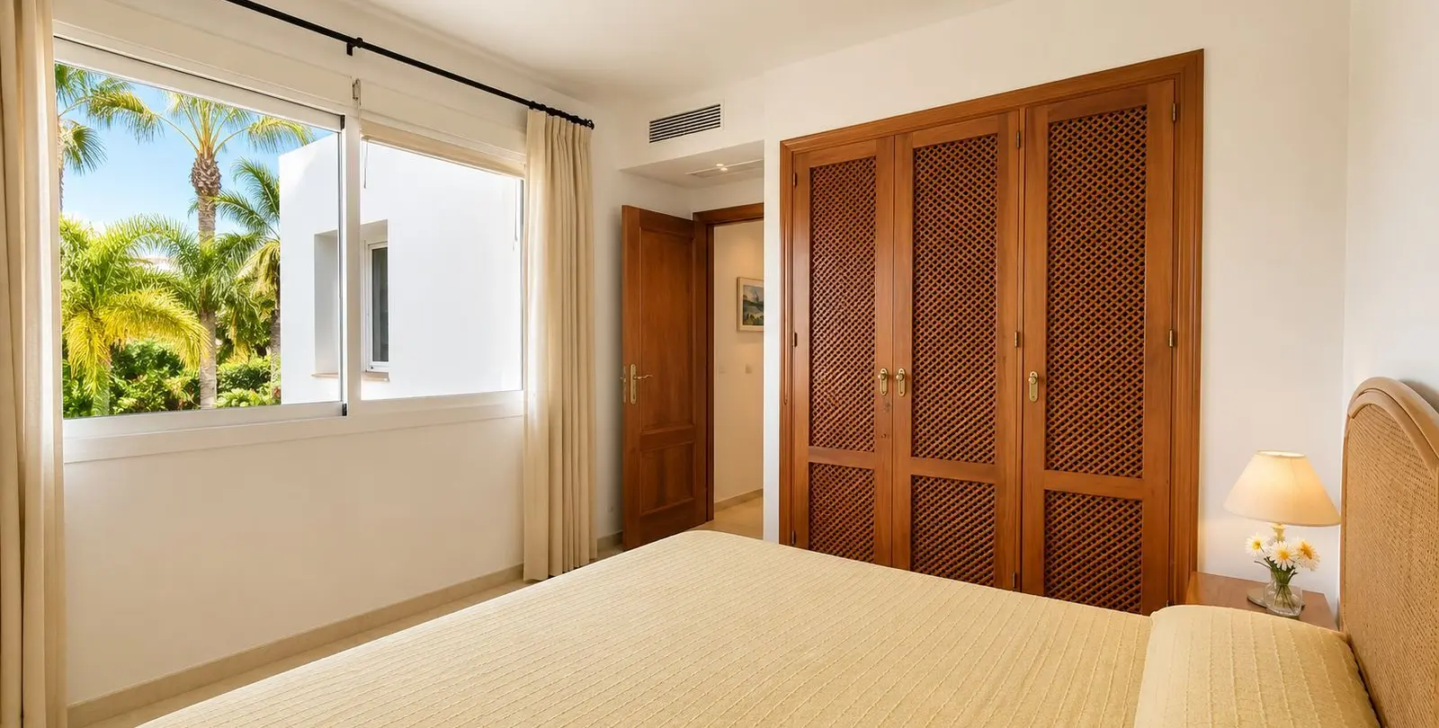 Sale of middle floor apartment in Costalita 18