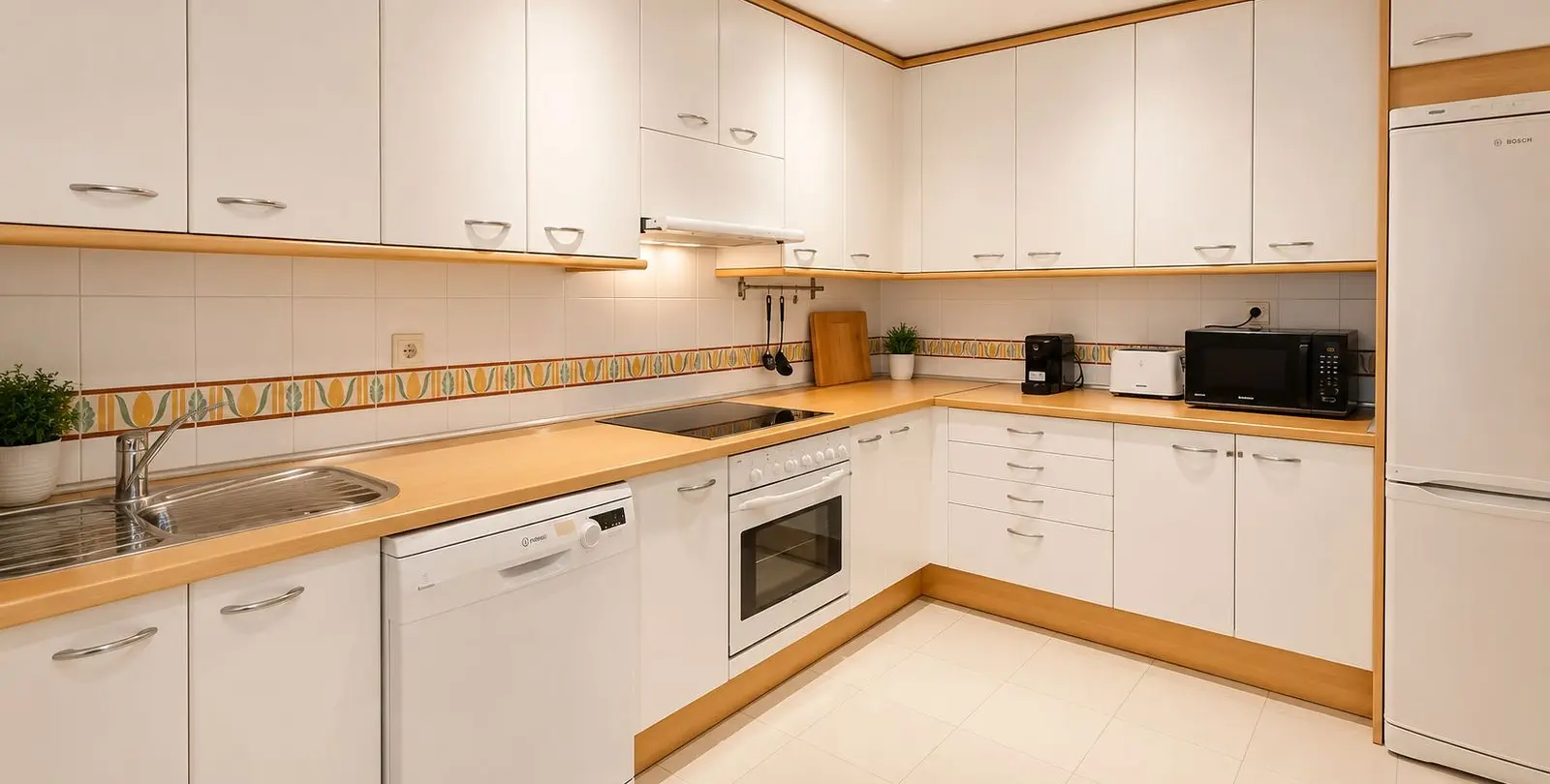 Sale of middle floor apartment in Costalita 20
