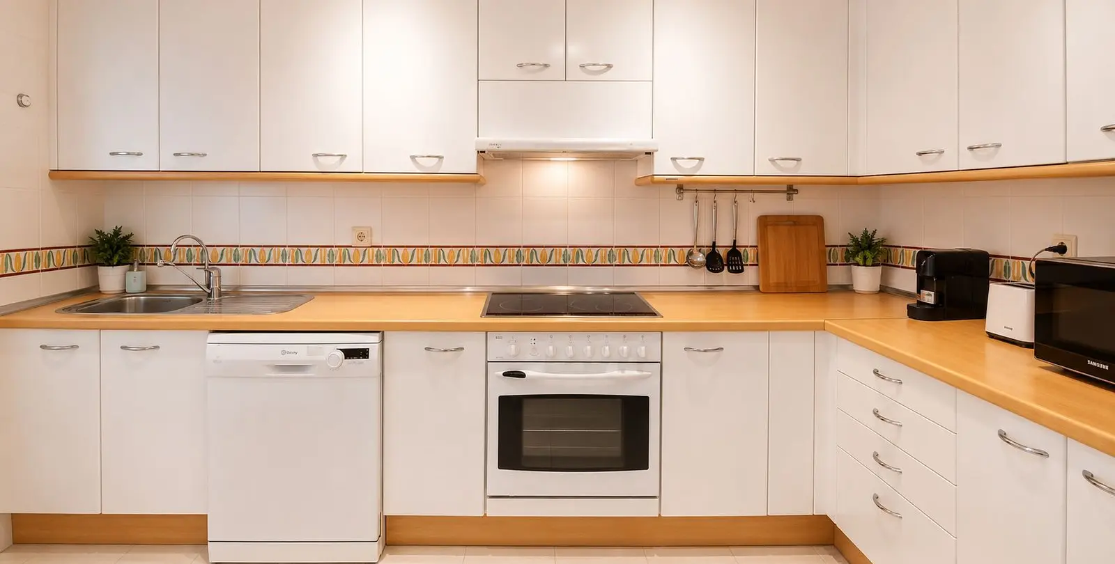 Sale of middle floor apartment in Costalita 21