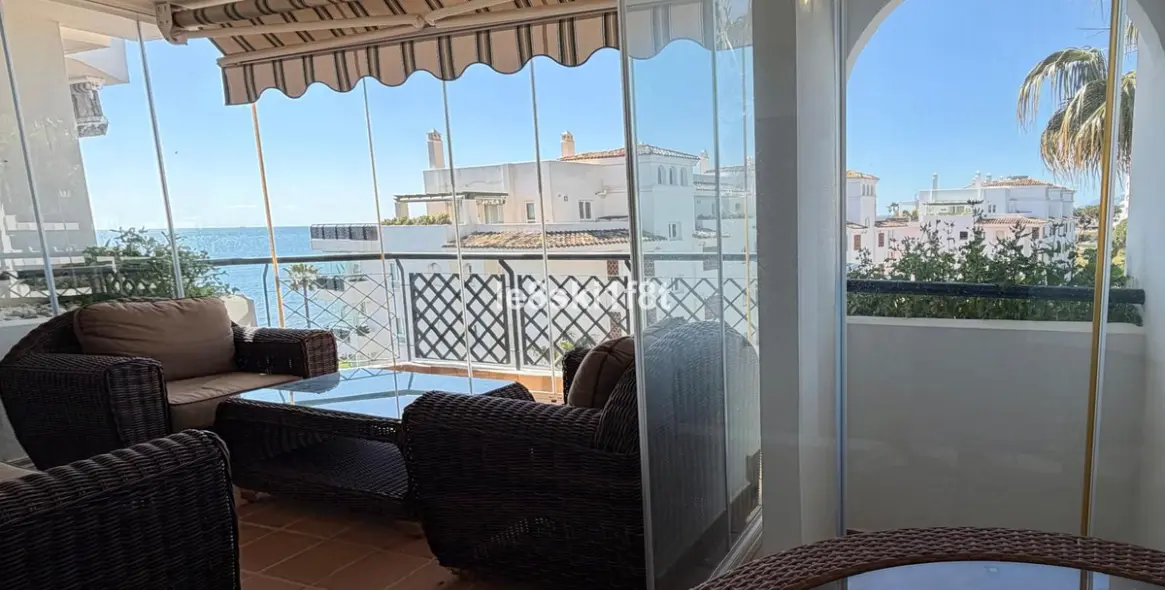 Venta de apartamento en planta media en Calahonda 4